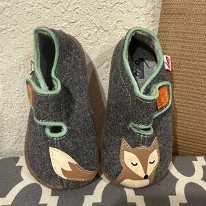 See Kai Run grey fox felted Walkers